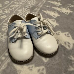 Boys Footmates Saddles Shoes in White and Light Blue, Size 7